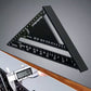 Righello a triangolo per la lavorazione del legno