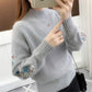 Maglia grossa in cashmere con ricamo floreale