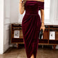 Elegante abito lungo con spalle scoperte e ruches da donn