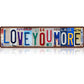Targa vintage in latta con la scritta “Love You More“
